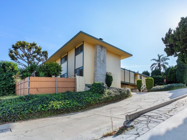 DUPLEX  EXTERIOR