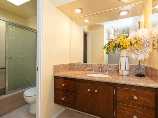 UNIT#B-Bathroom 1