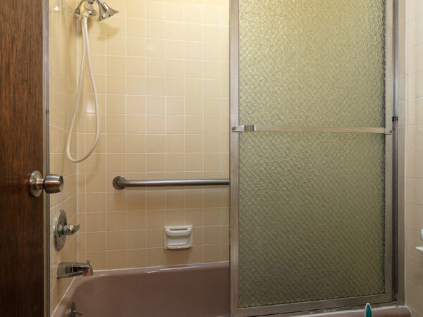 UNIT#B-Bathroom2