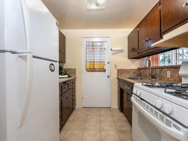 UNIT#B-Kitchen1